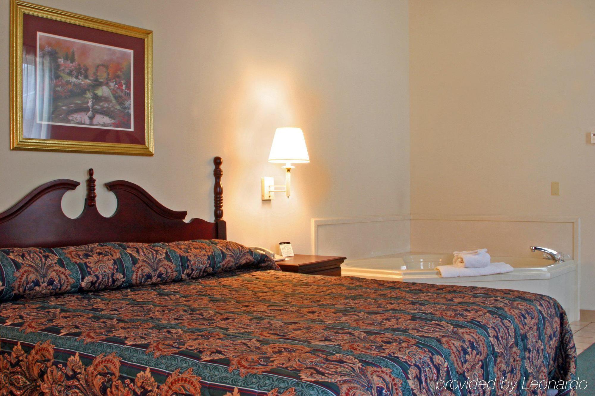 Collins Inn & Suites Номер фото